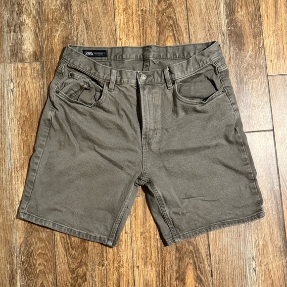 Zara Men's Olive shorts - Picture 1 of 2